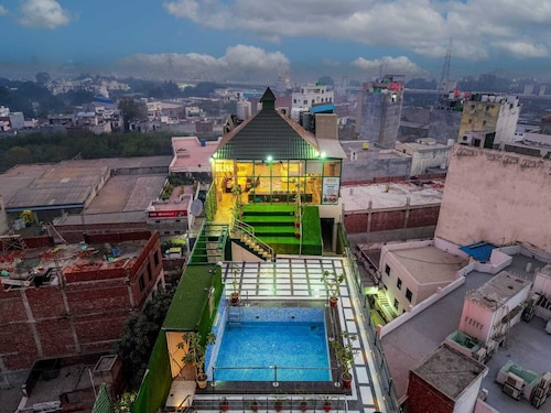 Crestline Sallow Club