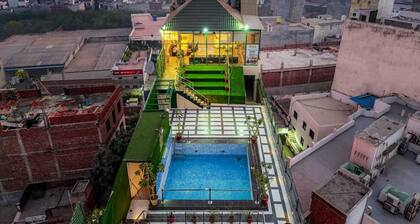 Sallow Royal Suites by Dew Drop