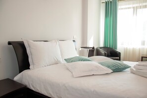 Departamento, balcón, vista a la montaña | Ropa de cama de alta calidad, cunas gratuitas y wifi gratis