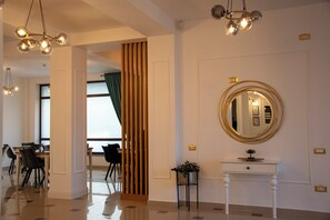 Siddeområde i lobbyen