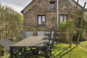 Outdoor dining - Maison Kaoz Korriganez (La Boussac)