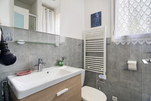 Shower, hair dryer, towels - Maison Kaoz Korriganez (La Boussac)