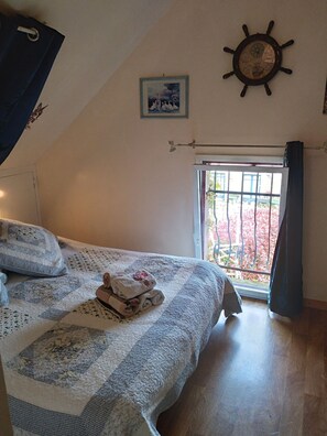 1 chambre, fer et planche à repasser, Wi-Fi, draps fournis