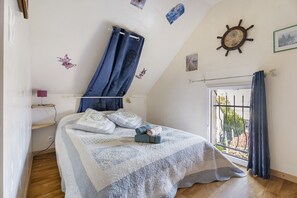 1 bedroom, iron/ironing board, WiFi, bed sheets - Maison Kaoz Korriganez (La Boussac)