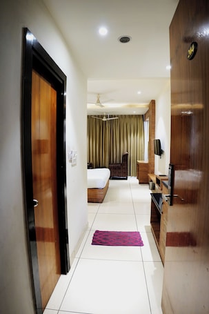 ์ด๊ทธ์ ํํฐ๋ธ๋ฃธ | ์ฑ
์, ๋
ธํธ๋ถ ์์
๊ณต๊ฐ, ์๋ง ์ปคํผ, ๋ฌด๋ฃ WiFi