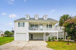 Exterior - 6br sleeps 24 w/pool & hot tub, golfcart (North Myrtle Beach)