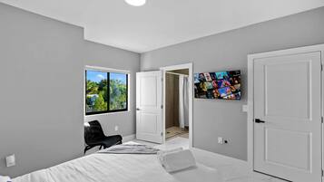 4 bedrooms, iron/ironing board, WiFi, bed sheets