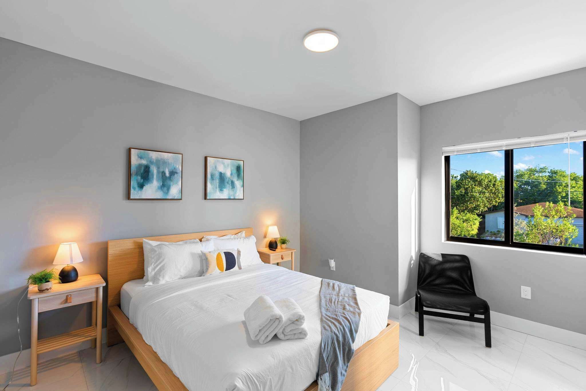 4 bedrooms, iron/ironing board, WiFi, bed sheets