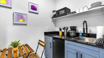 Fridge, microwave, stovetop, coffee/tea maker