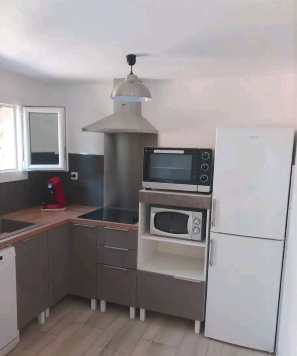 Micro-ondes, four, plaque de cuisson, lave-vaisselle