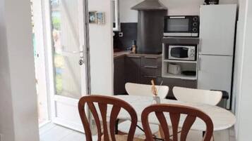 Micro-ondes, four, plaque de cuisson, lave-vaisselle