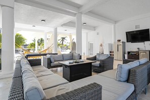 Smart TV - Ocean Front Vacation Home - Key Largo - 28 Day Minimum (Key Largo)