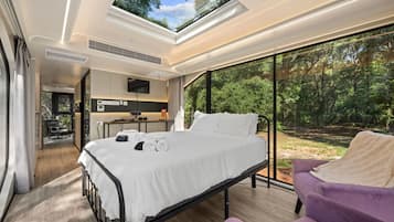 1 bedroom, desk, WiFi, bed sheets