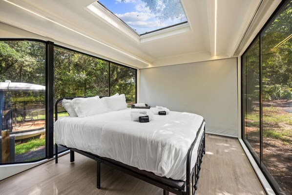 1 bedroom, desk, free WiFi, bed sheets