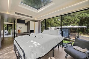 1 bedroom, desk, free WiFi, bed sheets