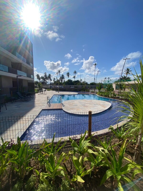2 piscines extérieures