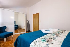 Iron/ironing board, WiFi, bed sheets