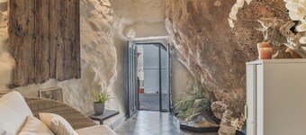 Apartment 'Alvarado Loft' with Mountain View, Wi-Fi and Air Conditioning