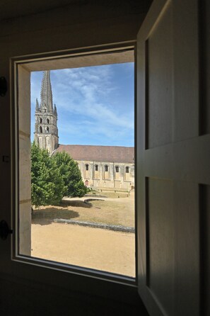 Comfort Double Room | Desk, laptop workspace, free WiFi - Le logis de l'abbaye de Saint Savin (Saint-Savin)