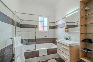 Hair dryer - To complete, Angela Holiday House (Santo António da Serra)