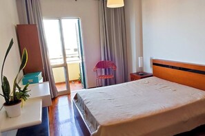2 habitaciones, tabla de planchar con plancha, wifi y ropa de cama 
