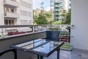 Outdoor dining - Elsa's Place, Elsa's Place . (Funchal)