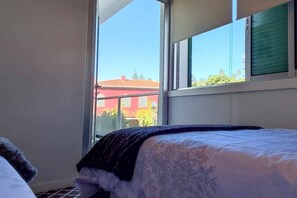 2 slaapkamers, een strijkplank/strijkijzer, wifi, beddengoed