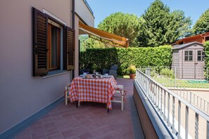 تناول الطعام بالخارج