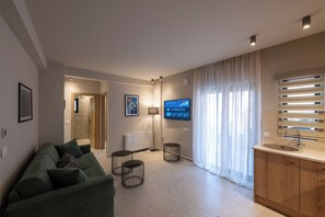 Desk, laptop workspace, blackout curtains, soundproofing - Asklipiou Cube (Kalamata)