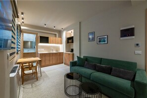 TV - Asklipiou Cube (Kalamata)