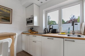 Fridge, stovetop, dishwasher, coffee/tea maker