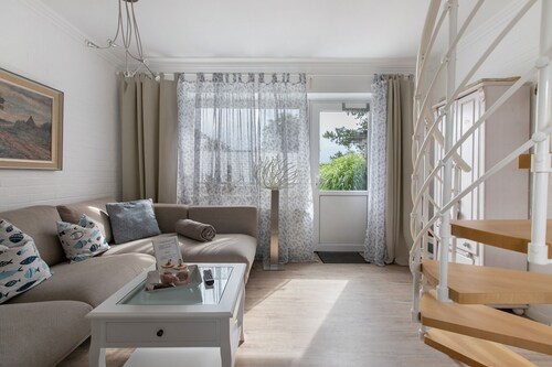 Holiday Home 'Seerobbe' with Shared Garden and Wi-Fi