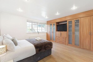 4 chambres, bureau, fer et planche à repasser, Wi-Fi gratuit