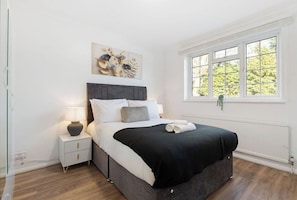 4 habitaciones, escritorio, tabla de planchar con plancha y wifi gratis 