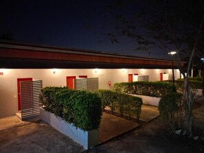 Vista frontal de la propiedad