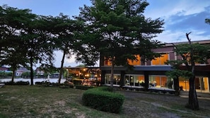 Restaurant - Ing Nam Tha Jin (Si Prachan)