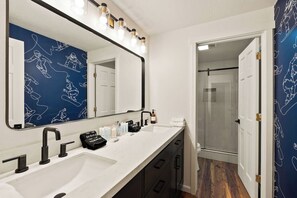 Shower, towels - Brand New Luxury Ski In/Out Next to Chair 1 & 2 (Whitefish)