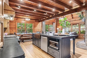 ثلاجة، ميكروويف، فرن، موقد طهي مسطح