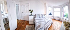 1 bedroom, free WiFi, bed sheets - Cosy Affordable Near Central -up2 4 People/netflix (London)