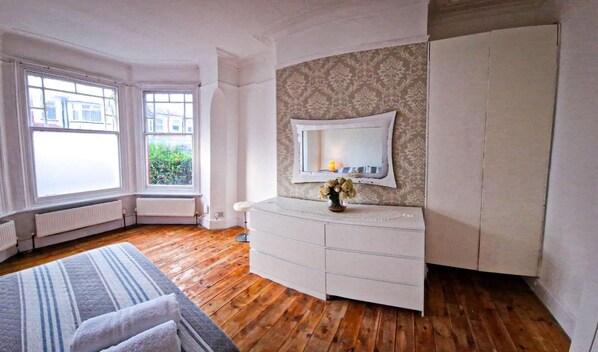 1 bedroom, free WiFi, bed sheets