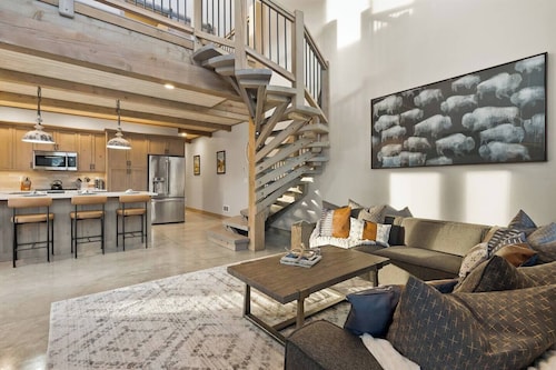 Luxury Condo/3m to GNP/Hot Tub