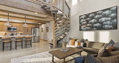 Luxury Condo/3m to GNP/Hot Tub