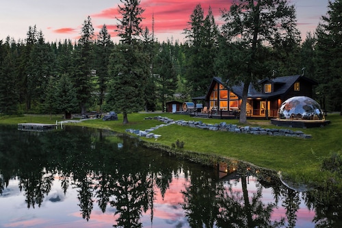 Lux Riverfront Cabin w/ Hot Tub