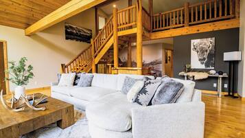 Een smart-tv en een open haard