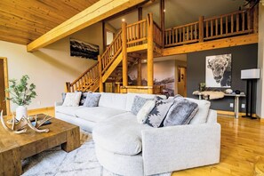 Smart TV y chimenea