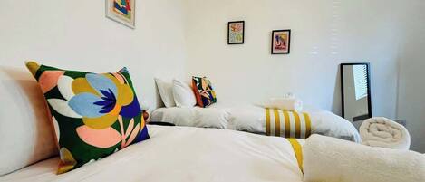 2 室のベッドルーム、アイロン / アイロン台、WiFi、ベッドシーツ