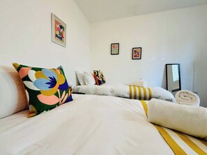 2 chambres, fer et planche à repasser, Wi-Fi, draps fournis