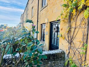 Exterior detail - 3BR Cotswolds Cottage, Moreton + Private Garden (Gloucestershire)
