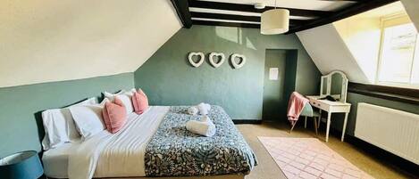 4 dormitorios, tabla de planchar con plancha, cuna de viaje y wifi