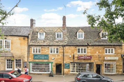 Grade II Listed Cotswold Home with Secure Garden